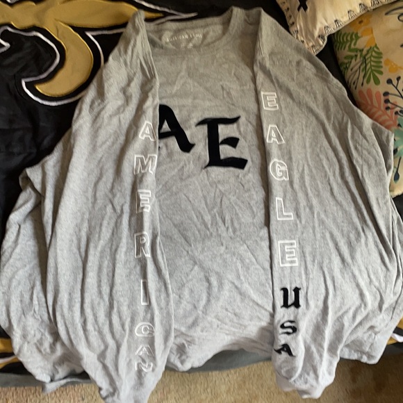 Long sleeve American eagle shirt hardly worn - Picture 2 of 2